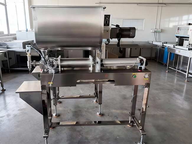 Small Bottle Filling Machine Ready for Sauce