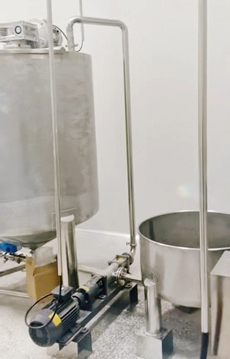 connection pipe and screw pump