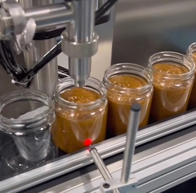 sauce and condiment filling sauce and condiment filling