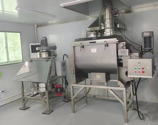 Ribbon Blade Mixer with Dust-Free Vacuum Feeder for Spice Factory