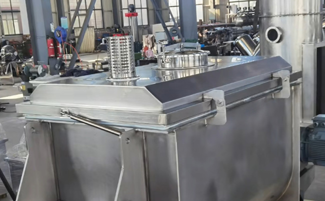 feeding port on the cover