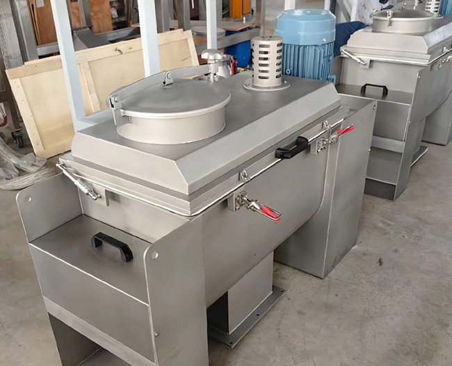 Custom 200L Ribbon Blenders Ready for Shipment with Spray System