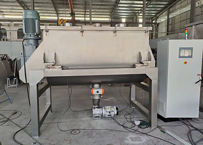 screw conveyor together with the blender screw conveyor together with the blender